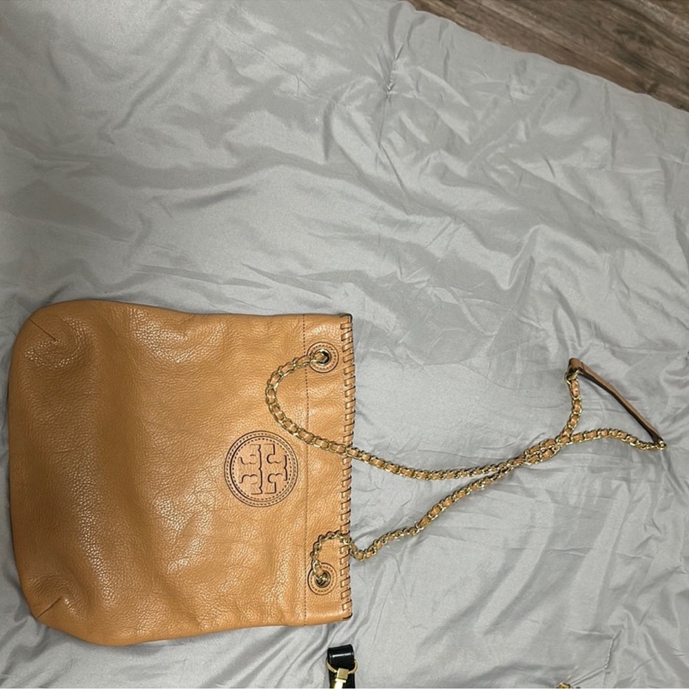 Tory Burch Tan Shoulder Bag with Elegant Design